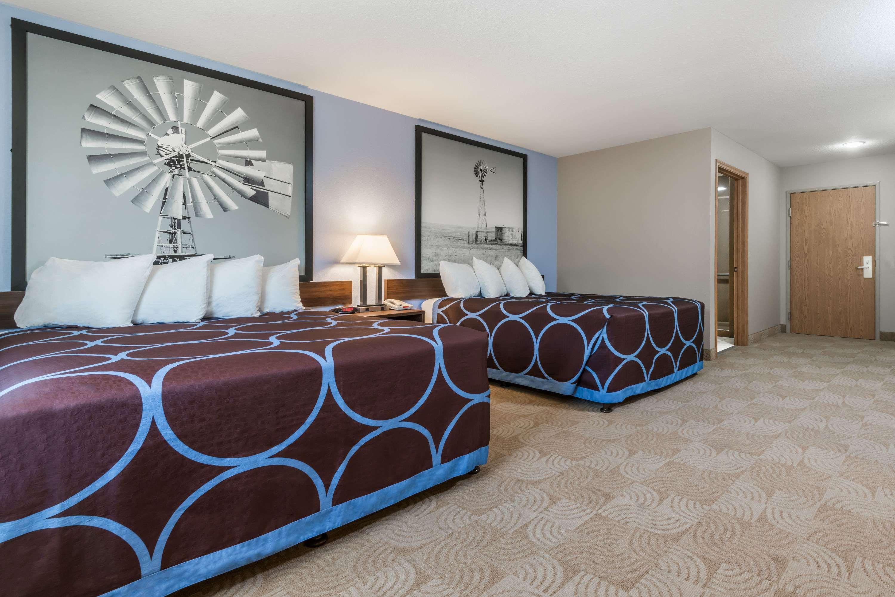 Super 8 By Wyndham Beloit Hotel Екстериор снимка