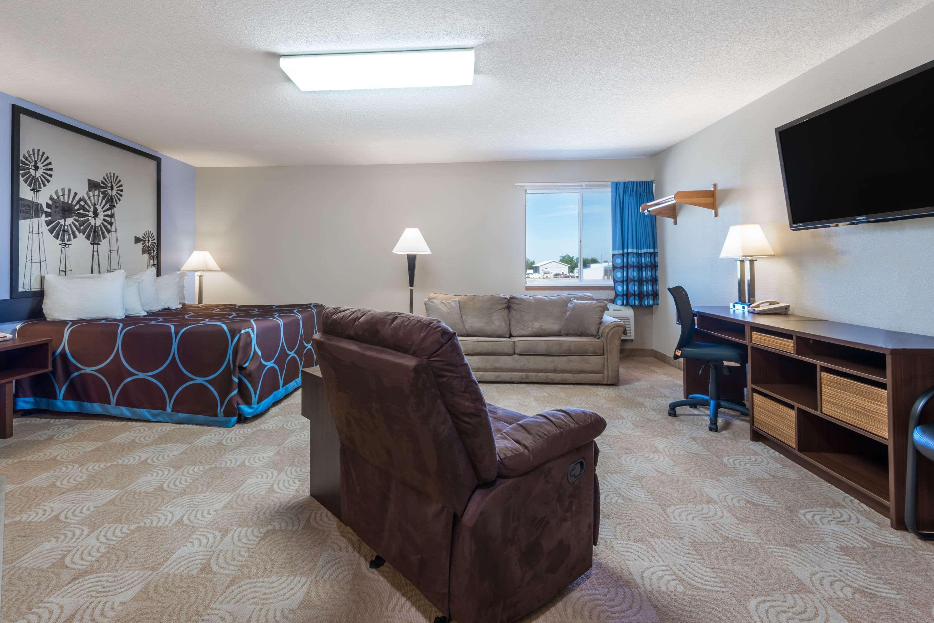 Super 8 By Wyndham Beloit Hotel Екстериор снимка
