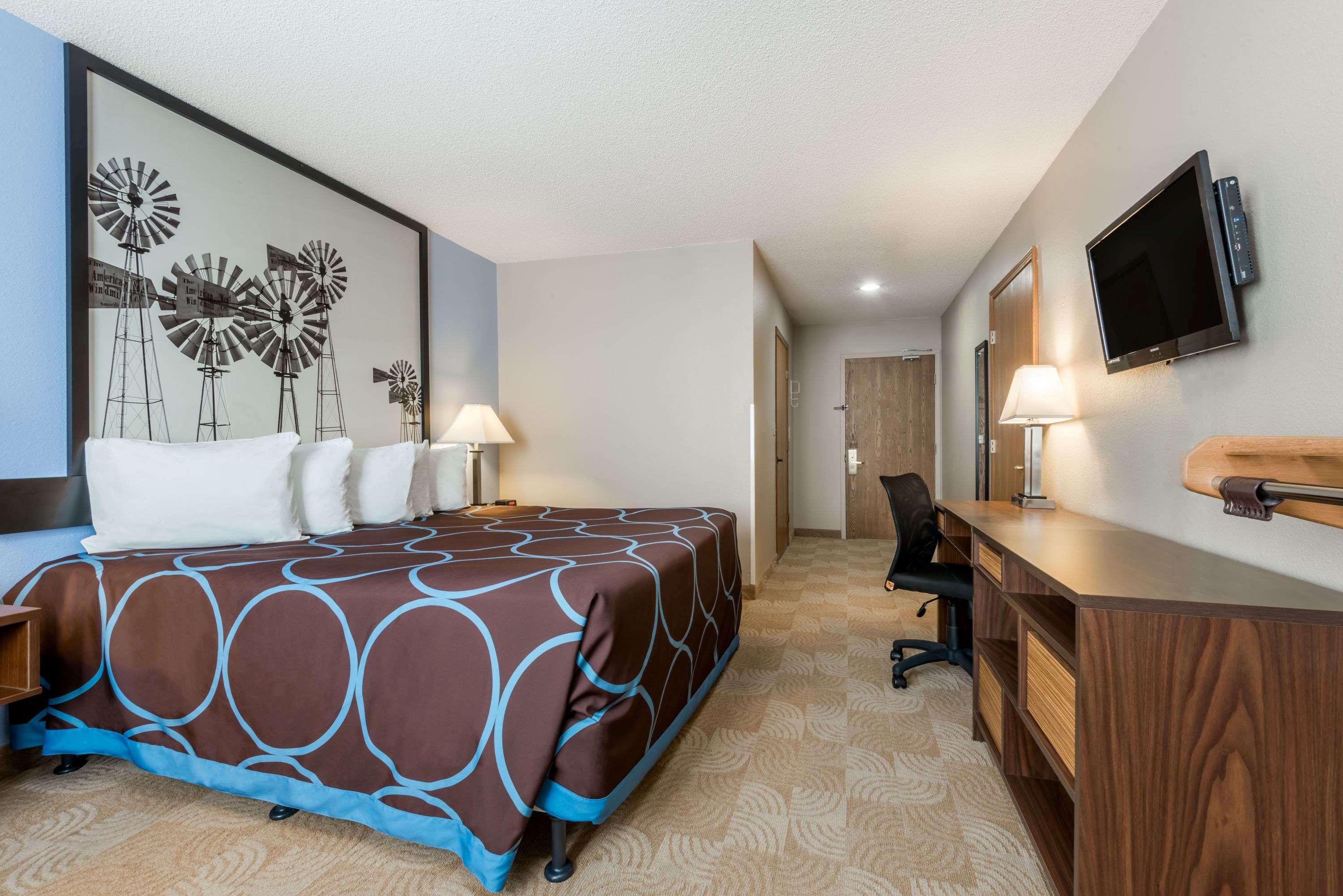 Super 8 By Wyndham Beloit Hotel Екстериор снимка