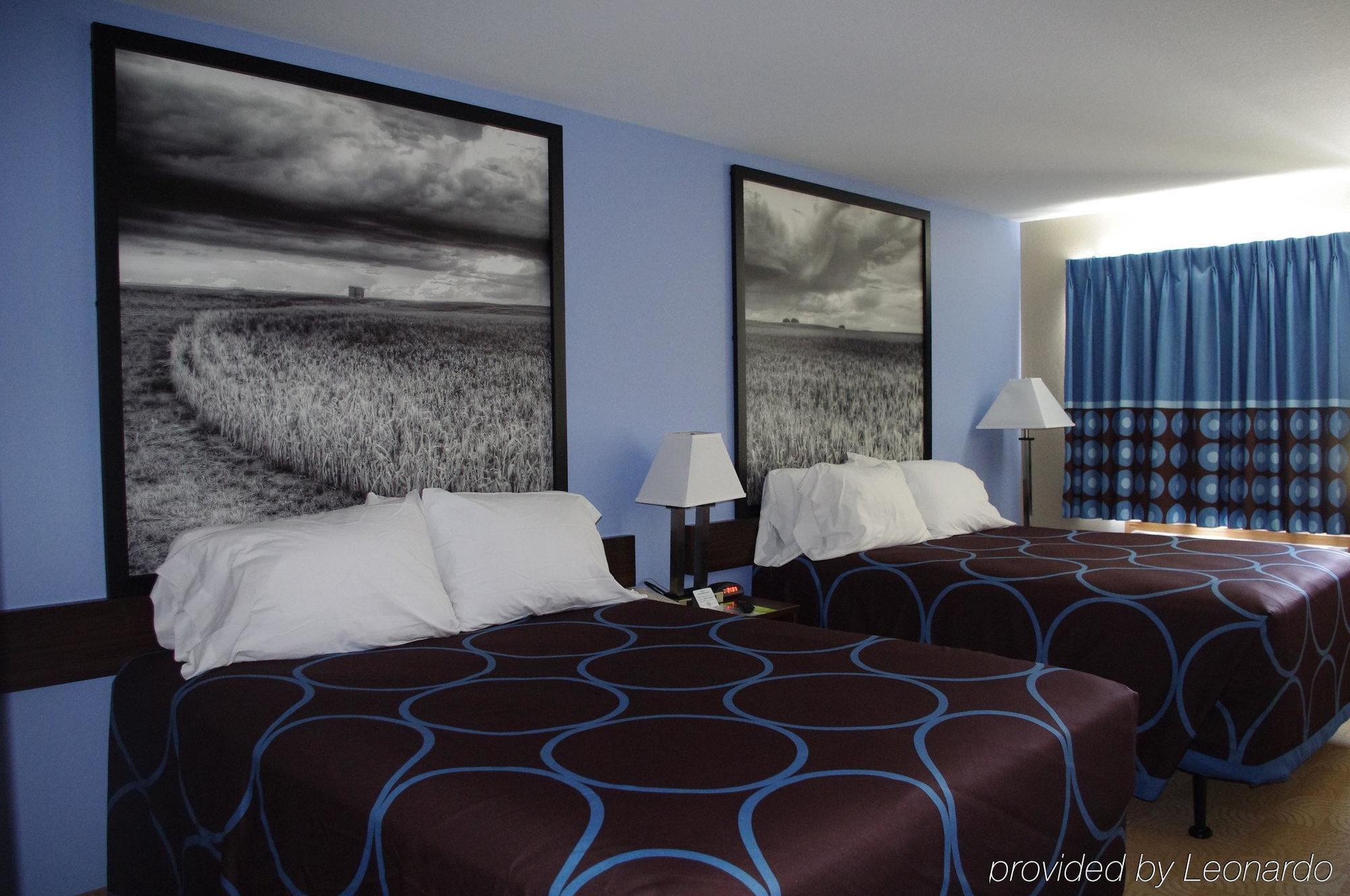 Super 8 By Wyndham Beloit Hotel Екстериор снимка
