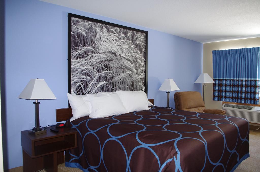 Super 8 By Wyndham Beloit Hotel Стая снимка