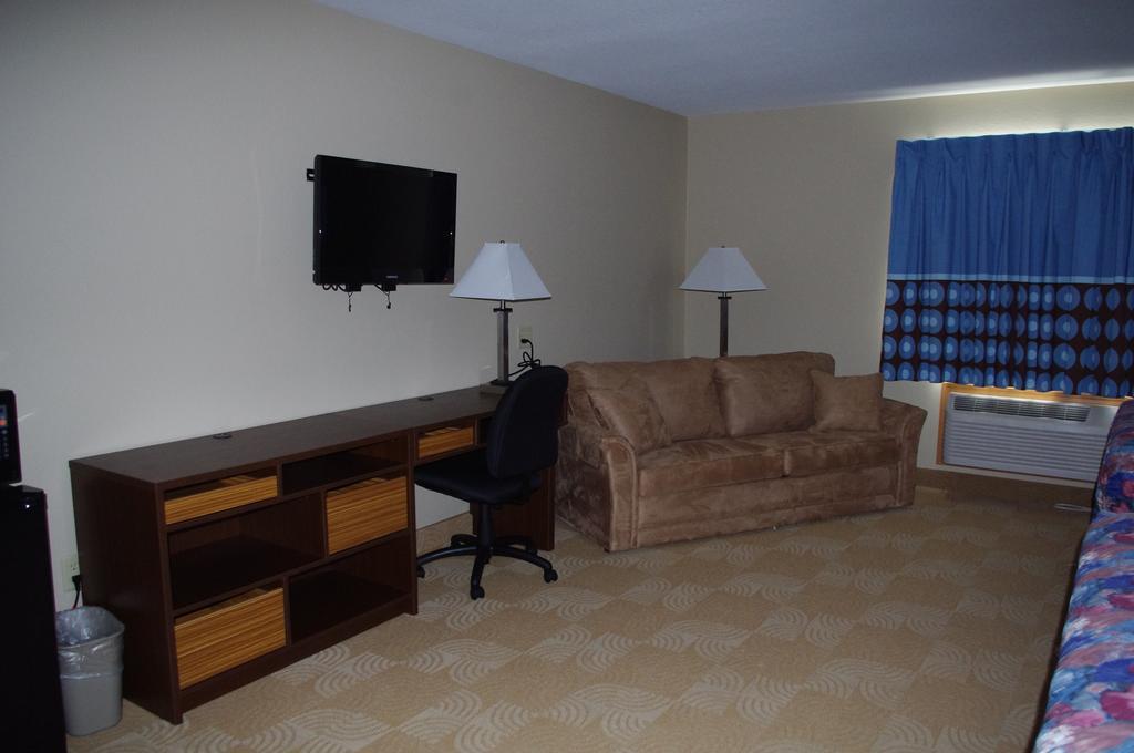 Super 8 By Wyndham Beloit Hotel Стая снимка